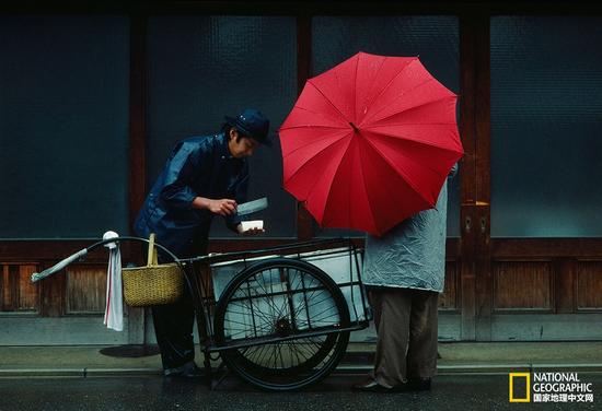每天早上Hiroji Kiyokawa都会在京都市挨家挨户送豆腐