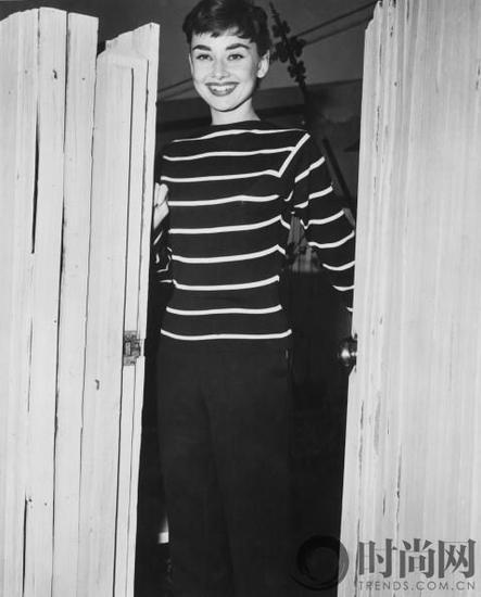 Audrey Hepburn 在电影“甜姐儿”中剧照