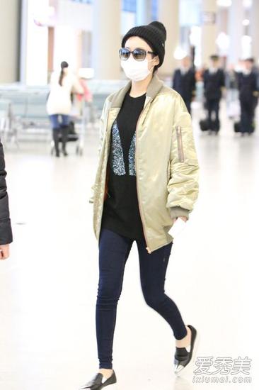 今年最火的棒球衫 杨幂赵丽颖都靠它保暖凹造