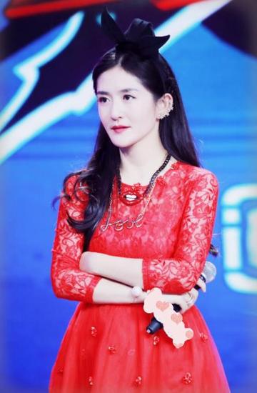 玩转早春,和谢娜一起红起来|礼服|项链|t恤