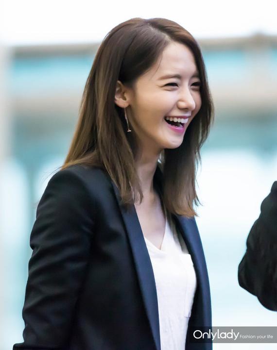 想撩男神?男神又不瞎 快向允儿的蛋壳肌看齐|允