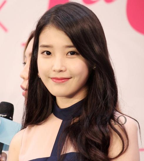 李知恩 (IU)