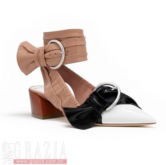 粗跟单鞋非常火 开春先换鞋|粗跟鞋|薄外套|半裙