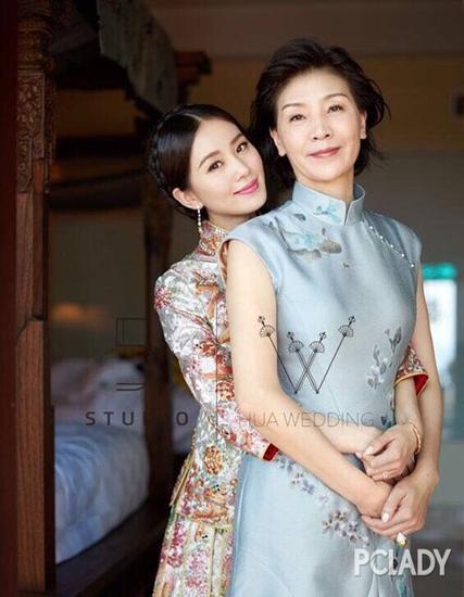看了刘诗诗妈妈的照片才知道,诗诗这人淡如菊的气质是从哪里来的了