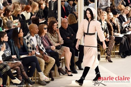Kendall Jenner in Chanel 2016秋冬系列