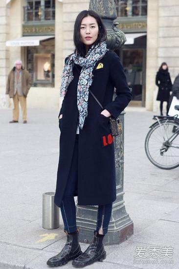 黑色风衣街拍_风衣街拍
