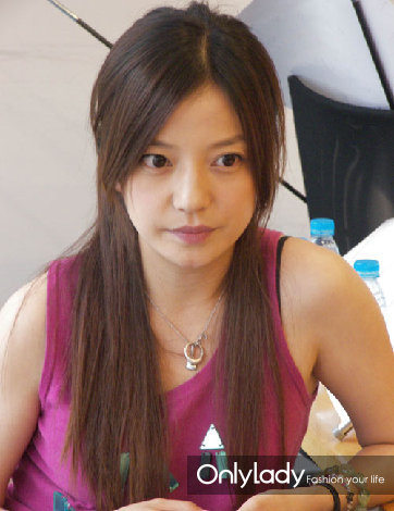 赵薇经常在微博上晒出自己的素颜照