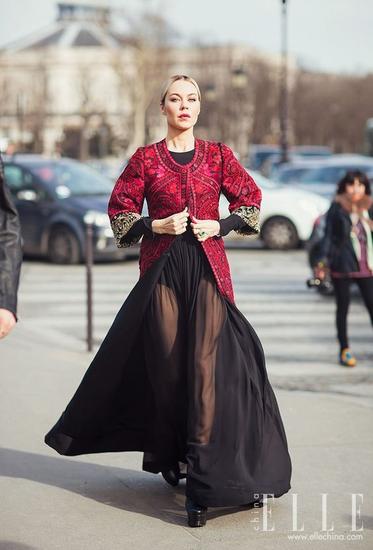 红色刺绣外套+黑色仙女裙