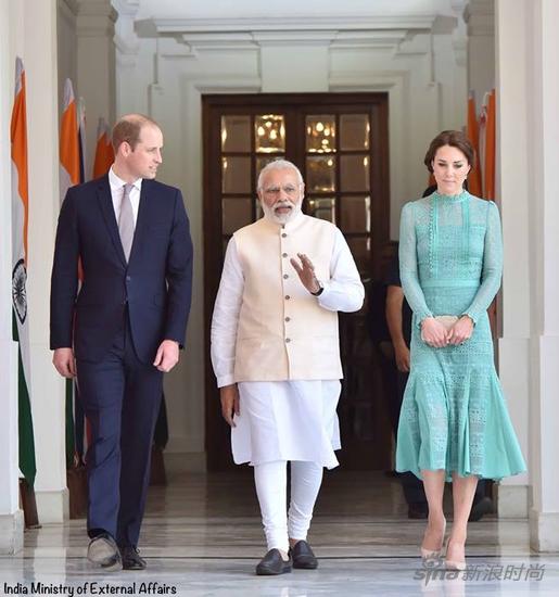 　　Kate-William-Prime-Minister-Narendra-Modi-Green-Lace-Desdemona-April-12-2016-Day-three-3-India-Tour-