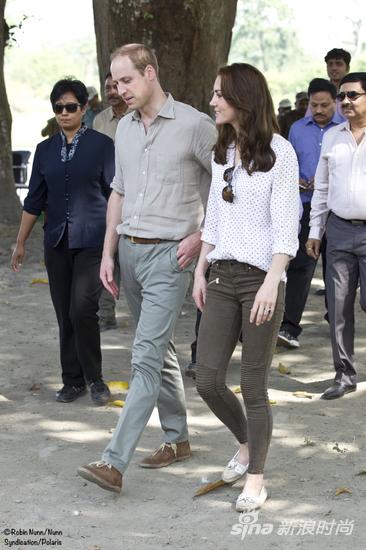 　　Kate-William-Day-4-India-Tour-Safari-Walking-Together-R-Williams-Blouse-Sebago-Zara-Biker-Jeans-April-13-2016-R-Nunn-Pol-600-x-1000-