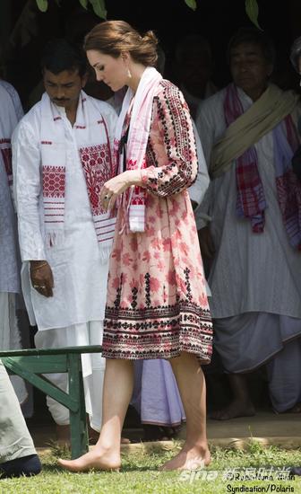 Day-4-India-Tour-Kate-Pink-Topshop-Dress-Kaziranga-April-13-2016-R-Nunn-Pol-600-x-9001