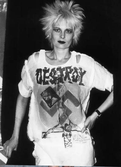 Vivienne Westwood 的 DESTROY 朋克 T 恤