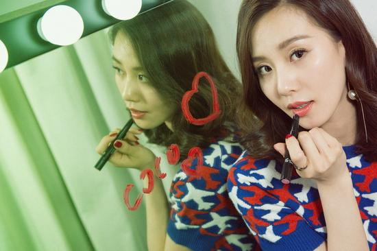 刘诗诗马思纯独家爆料:咬唇妆out,今年的流行唇