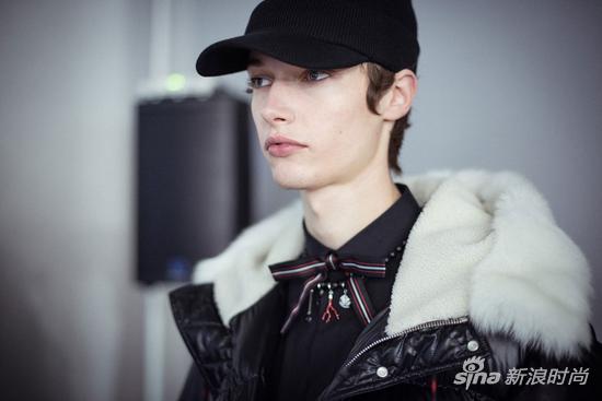 DIOR HOMMEһϵ 跢 Ļ