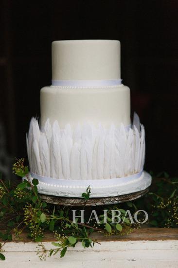 白色羽毛婚礼蛋糕
