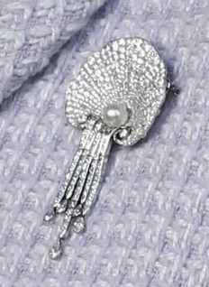 _ShellBrooch1