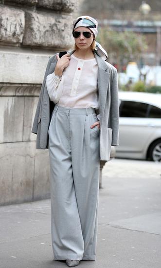 “海盗式”丝巾系法