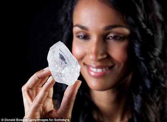 　　33D3582A00000578-3573047-The_1_109_carat_Lesedi_la_Rona_diamond_is_now_up_for_auction_in_-m-75_1462362694847