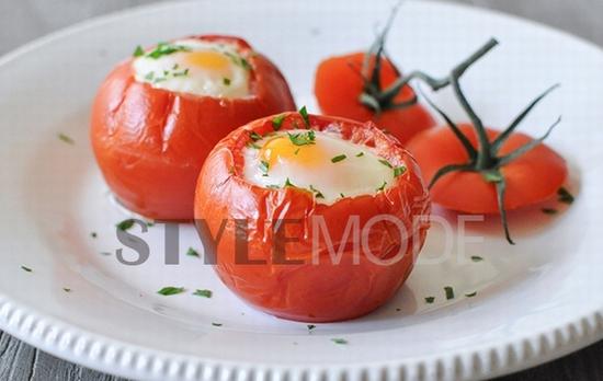 Baked Eggs in Tomato Cups