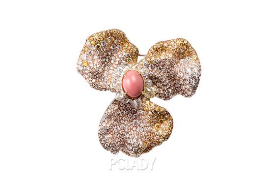 不止撩汉技能MAX 邓文迪珠宝品味照样有看头