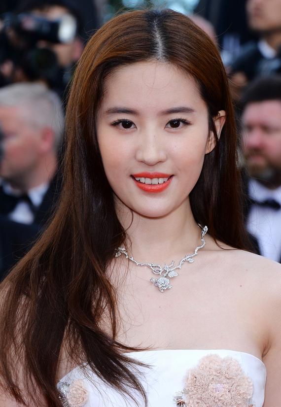 刘亦菲戛纳红毯妆容