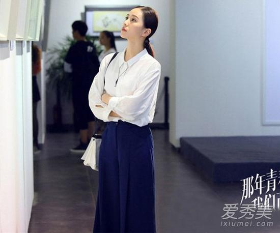 刘诗诗穿白衬衫搭配阔腿裤