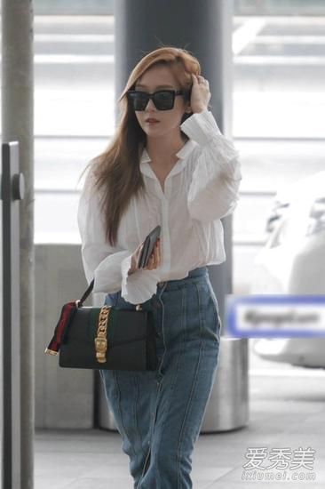 郑秀妍拿Gucci包包机场街拍