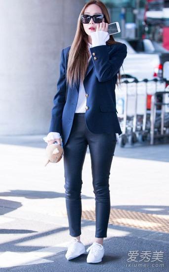 郑秀妍西服配紧身裤街拍