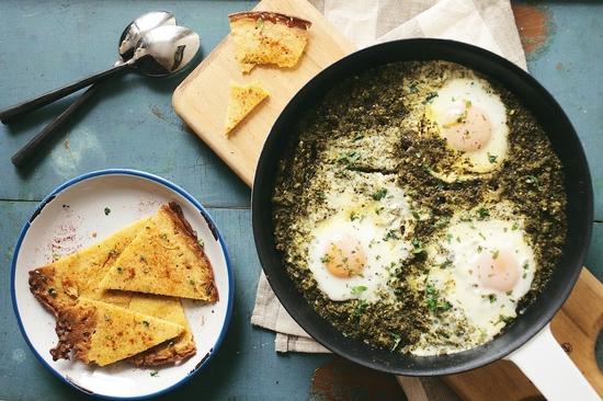 跟随时令变换煨菜的Shakshuka