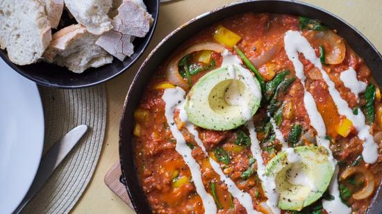 用牛油果代替鸡蛋的无蛋奶素食Shakshuka