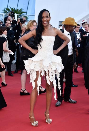 Vincent-McDoom-Cannes-2015-White-Dress