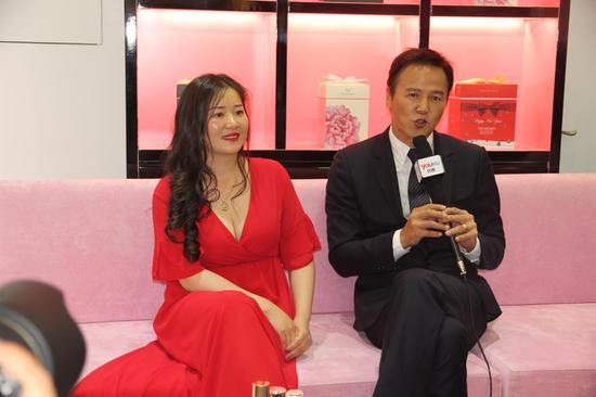林瑞阳与北京旗舰店钟如英受采访