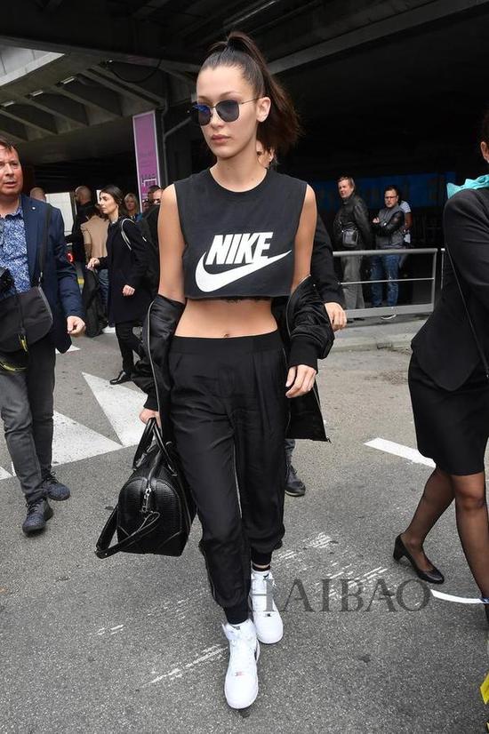 ϵ (Bella Hadid)