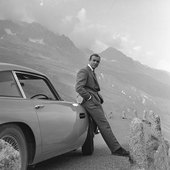 Sean_Connery_(Goldfinger_promotional_still)(Smaller)