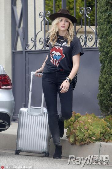 飞行季来袭 看女星如何用行李箱凹造型|旅行箱