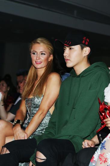帕丽斯·希尔顿（Paris Hilton）和吴亦凡作为神秘嘉宾出席向上时尚之夜