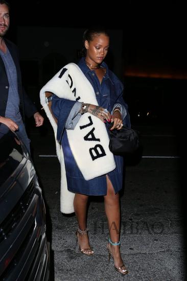 Rihanna 最新外出街拍