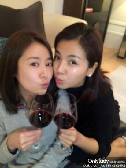 “国民媳妇”刘涛也常常和林心如一起喝红酒。