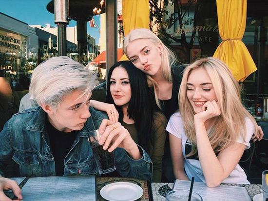 　　从左至右Lucky Blue Smith、Queen Starile Smith、Pyper America Smith和Daisy Clementine Smith。