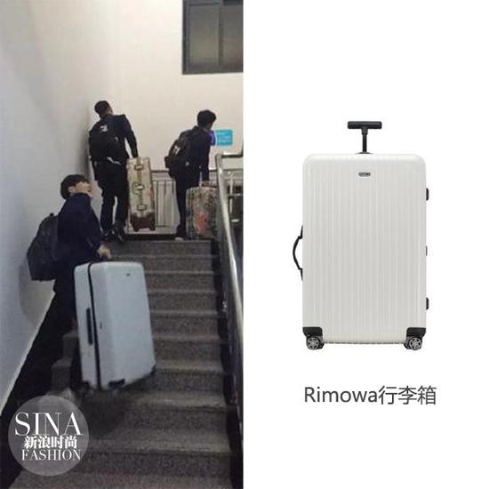 鹿晗拿Rimowa行李箱