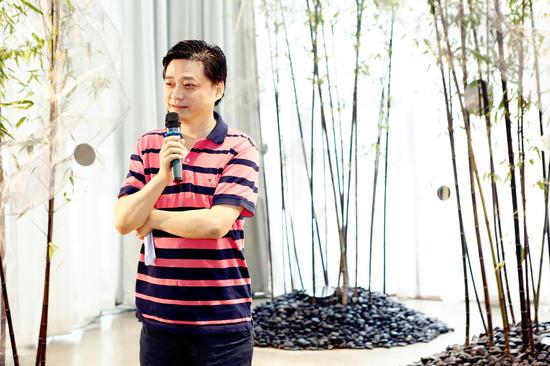 崔永元说如果一个各种条件都齐具的城市唯独缺了诗,那就太遗憾了