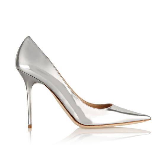 银色镜面+极简设计=最性感的未来主义风  Jimmy Choo Abel 镜面皮革高跟鞋 参考价格：4,190CNY
