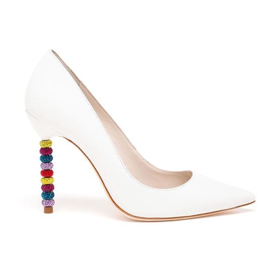 五彩鞋跟+简洁纯白=童心未泯的婚鞋  Sophia Webster 水晶细跟高跟鞋参考价格：3,043 CNY