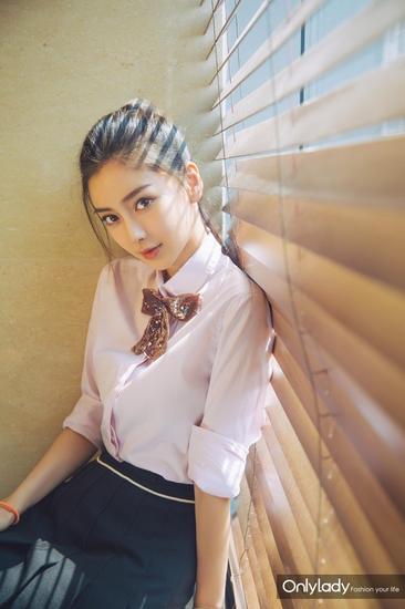 Angelababy΢΢һЦǡд