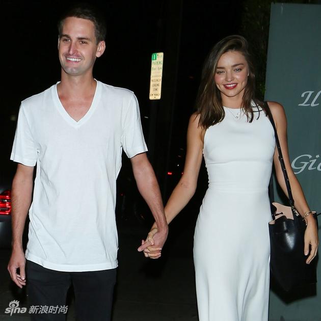 miranda-kerr-evan-spiegel-holding-hands