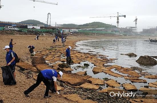 利用人类头发来清理泄露原油