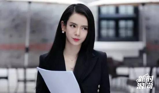 一穿上西服,眼神都犀利了很多
