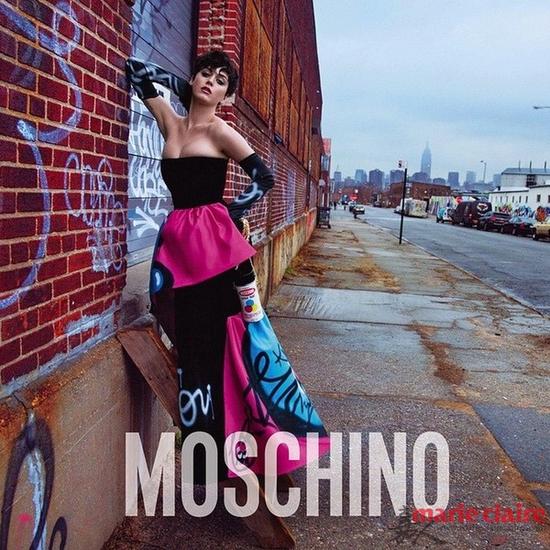水果姐对于Moschino也是宠爱有佳，还给拍了广告片。