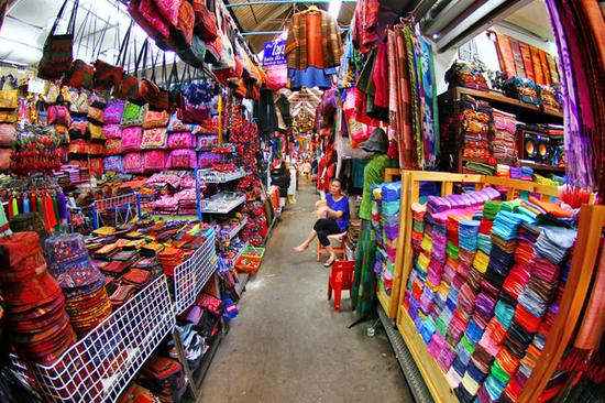 Chatuchak周末市场生动诠释了什么叫“琳琅满目”