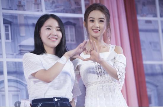 自然堂咬唇膏发布会少女萌主赵丽颖与粉丝甜蜜互动共同“比心”